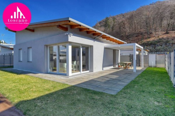 casa indipendente in vendita a Marchirolo