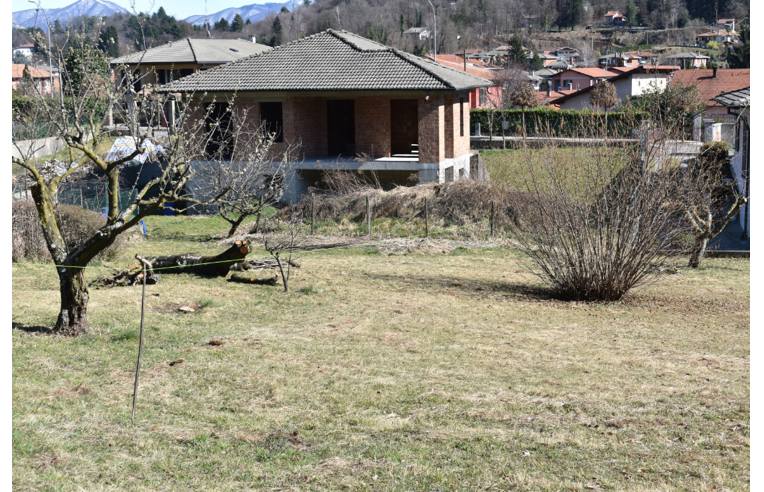 terreno edificabile in vendita a Marchirolo