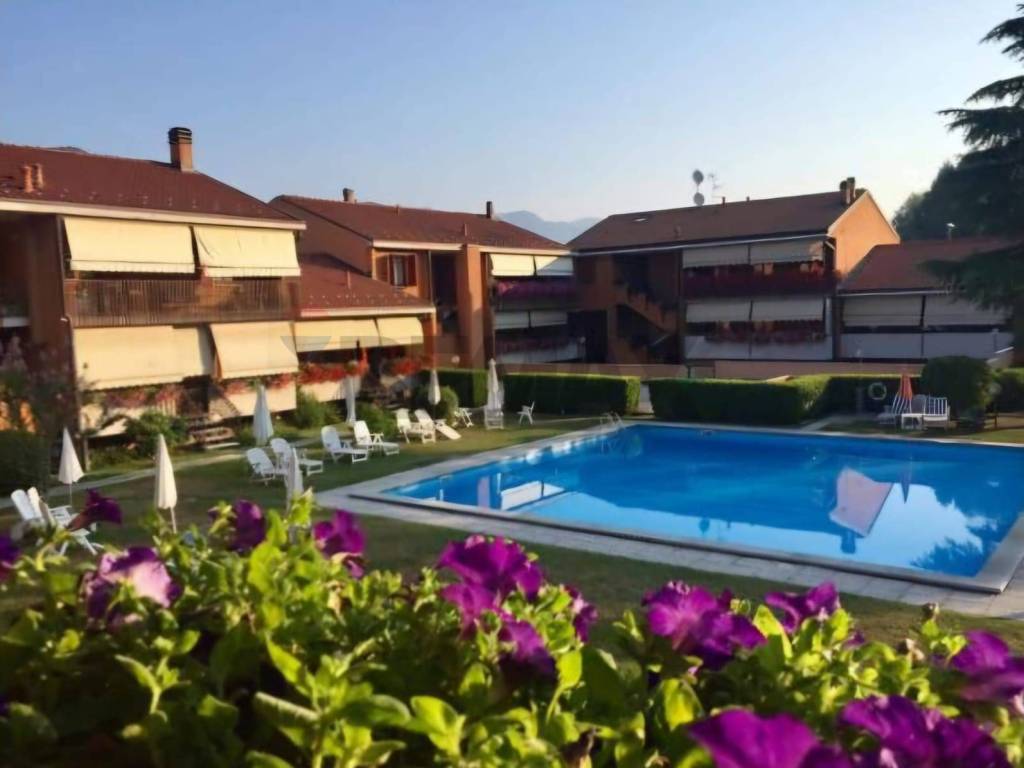 casa indipendente in vendita a Marchirolo