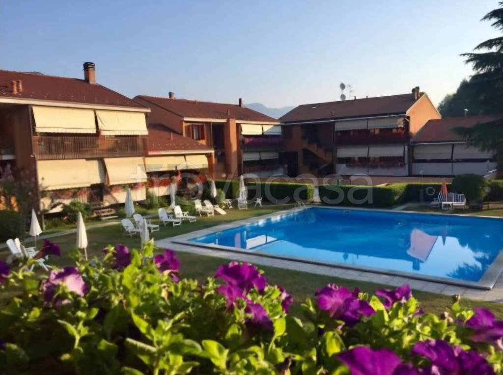 casa indipendente in vendita a Marchirolo