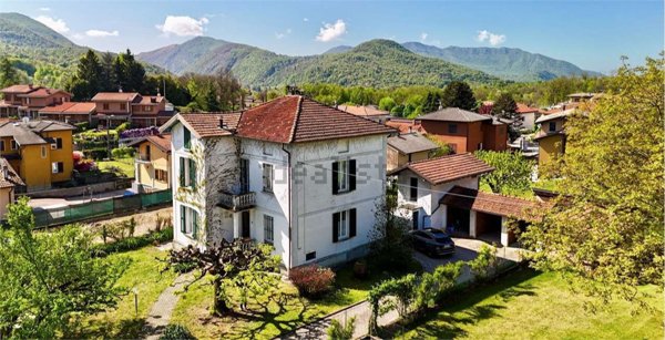 casa indipendente in vendita a Marchirolo