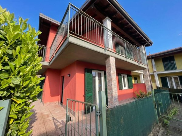 casa indipendente in vendita a Marchirolo