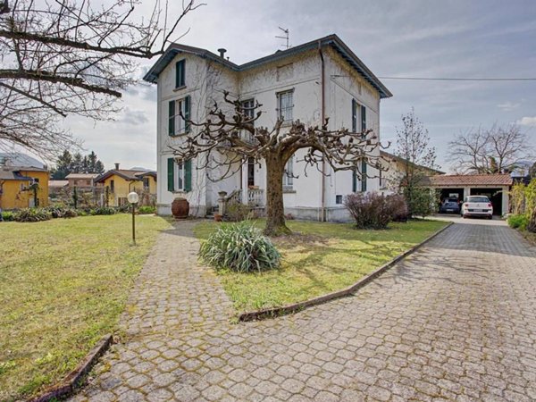 casa indipendente in vendita a Marchirolo