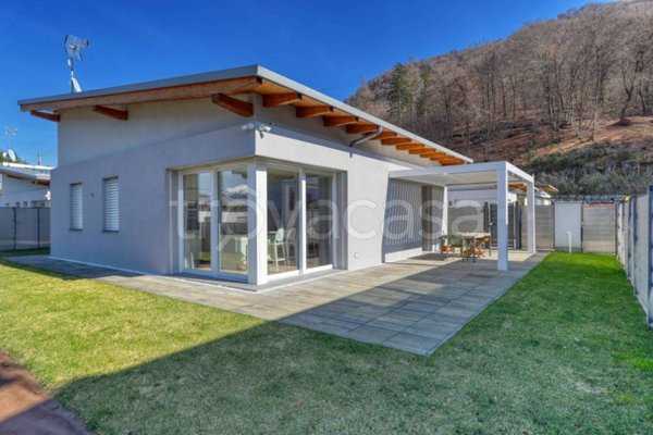 casa indipendente in vendita a Marchirolo