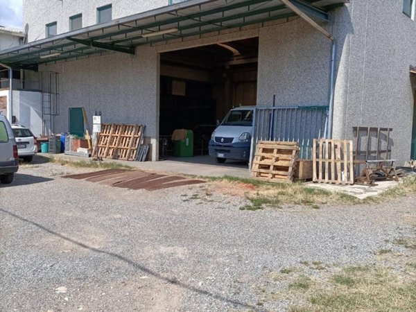capannone in vendita a Marnate in zona Nizzolina