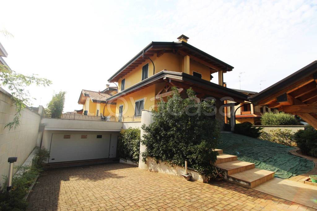 casa indipendente in vendita a Marnate in zona Nizzolina