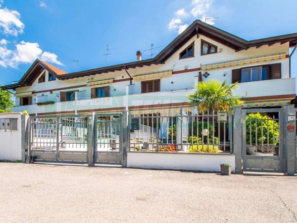 casa indipendente in vendita a Marnate