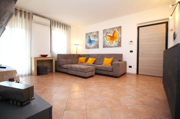 appartamento in vendita a Marnate in zona Nizzolina