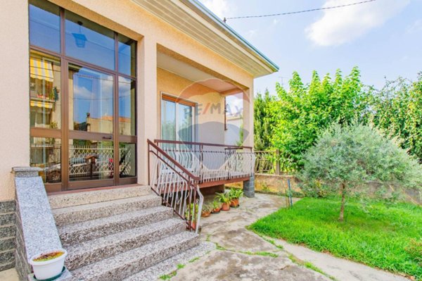 casa indipendente in vendita a Marnate