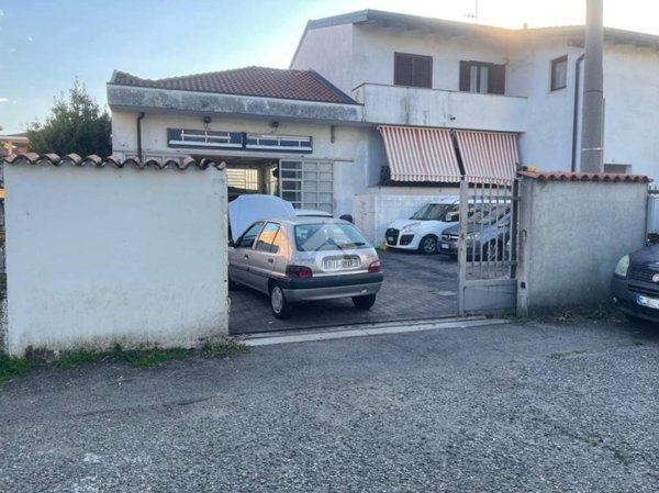 locale commerciale in vendita a Marnate