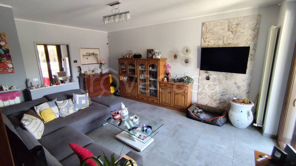 casa indipendente in vendita a Marnate