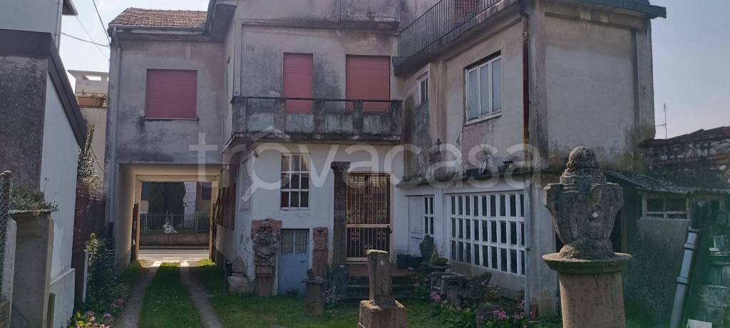 casa semindipendente in vendita a Marnate