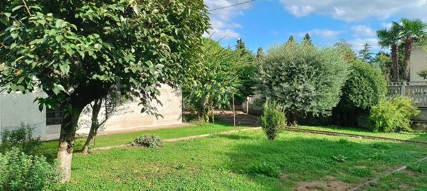 casa indipendente in vendita a Marnate