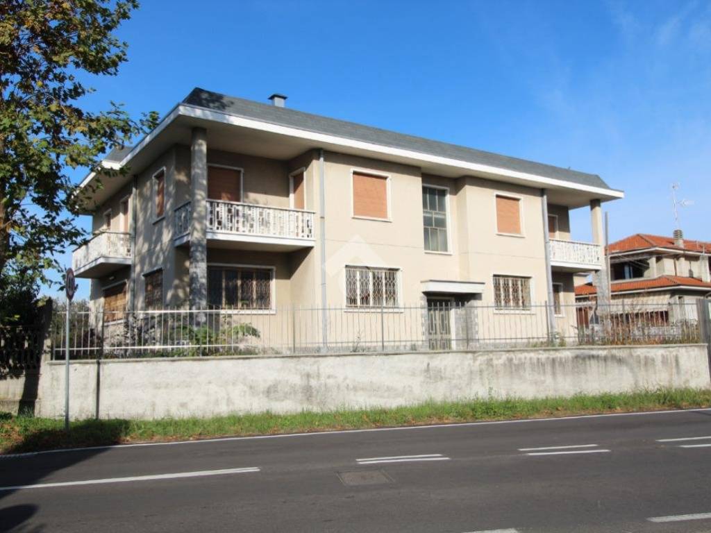 casa indipendente in vendita a Marnate