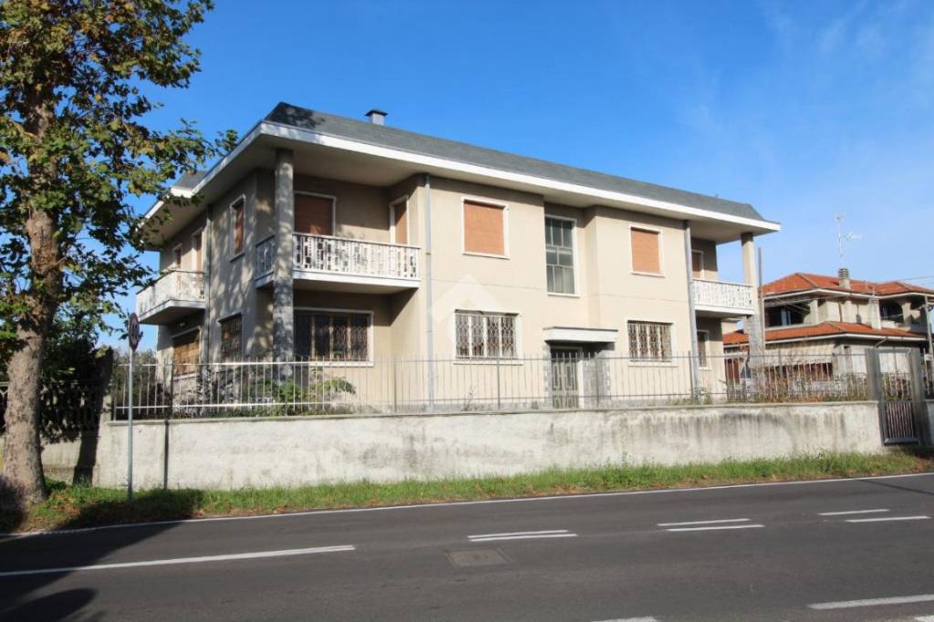 casa indipendente in vendita a Marnate