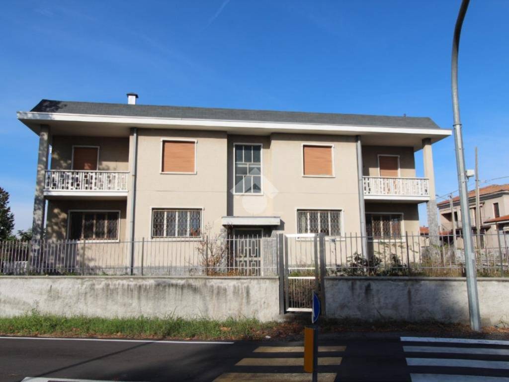 casa indipendente in vendita a Marnate