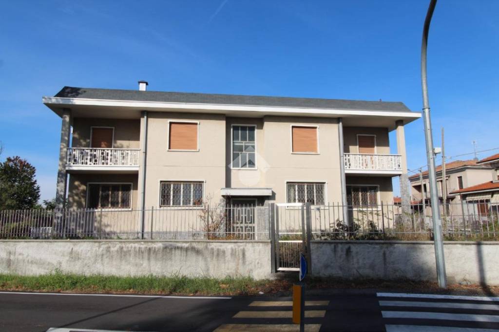 casa indipendente in vendita a Marnate