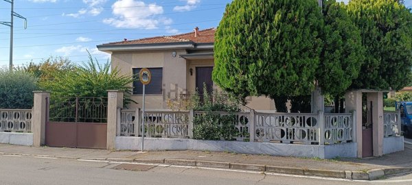 casa indipendente in vendita a Marnate