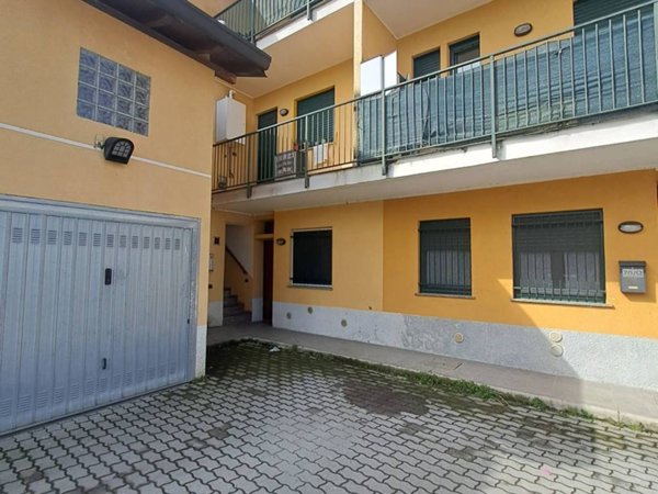 appartamento in vendita a Marnate in zona Nizzolina