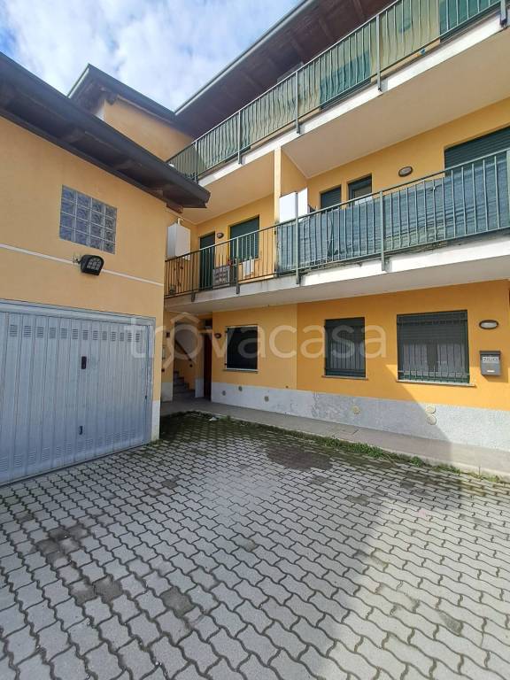 appartamento in vendita a Marnate in zona Nizzolina
