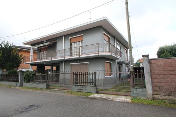 casa indipendente in vendita a Marnate in zona Nizzolina