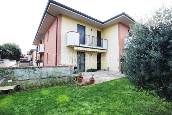 appartamento in vendita a Marnate in zona Nizzolina