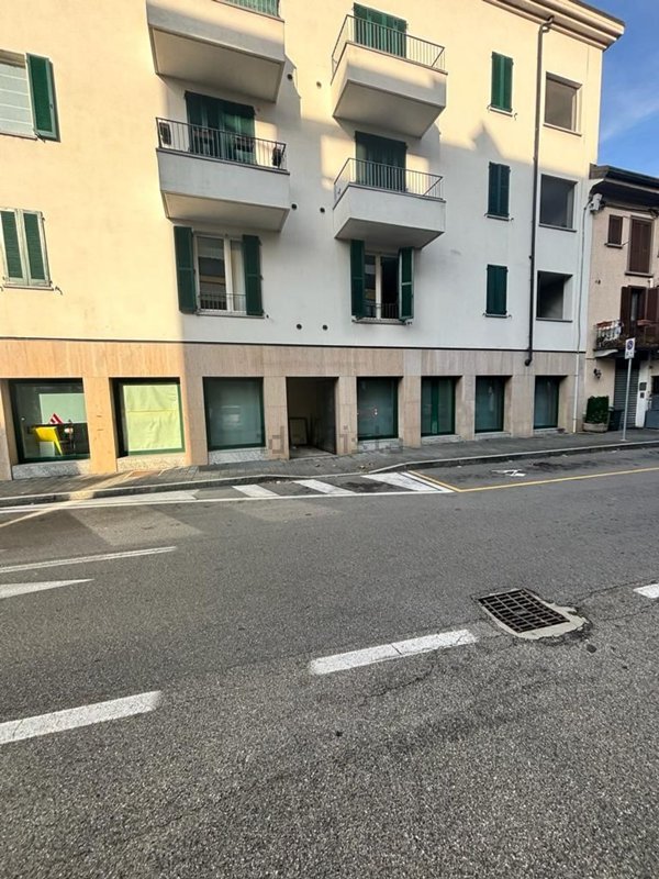 locale commerciale in vendita a Marnate