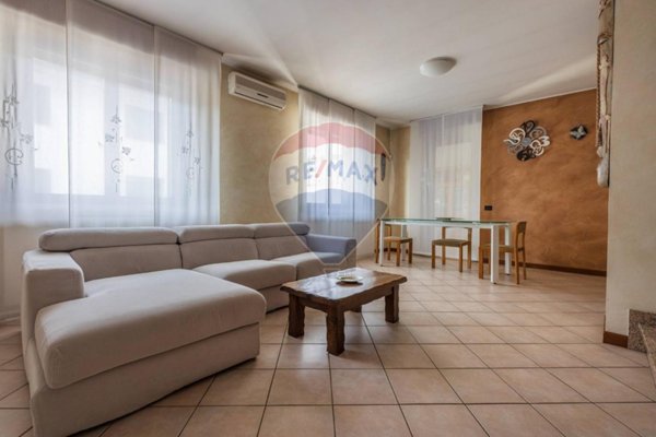 casa indipendente in vendita a Marnate