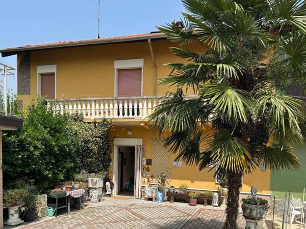 casa indipendente in vendita a Marnate