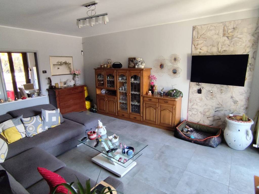 casa indipendente in vendita a Marnate