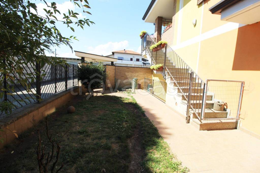 appartamento in vendita a Marnate in zona Nizzolina