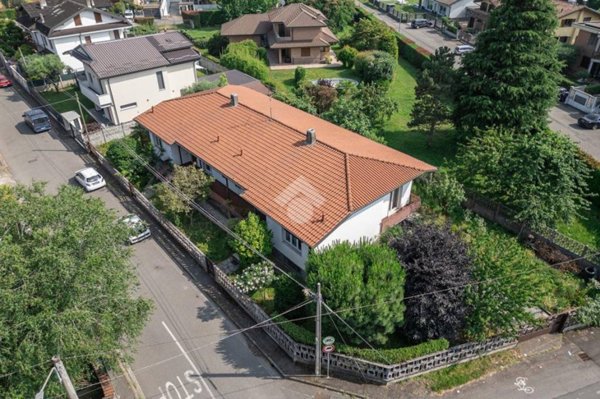 casa indipendente in vendita a Marnate