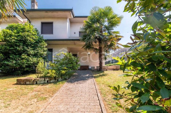 casa indipendente in vendita a Marnate