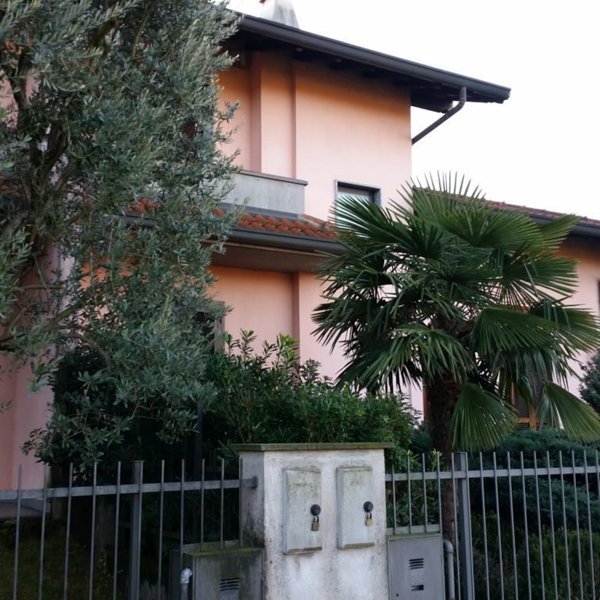 casa indipendente in vendita a Marnate