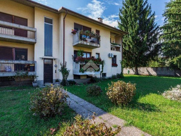appartamento in vendita a Marnate in zona Nizzolina