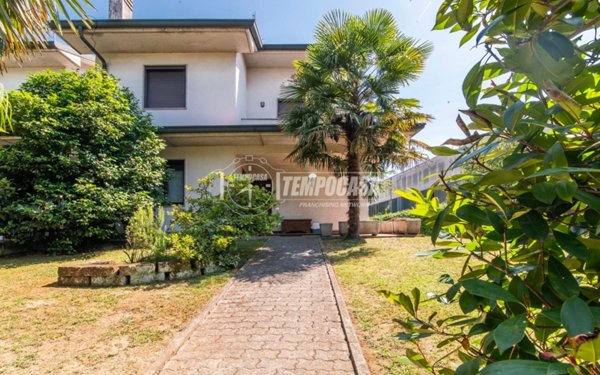 casa indipendente in vendita a Marnate