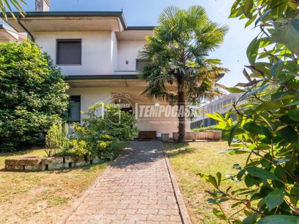 casa indipendente in vendita a Marnate