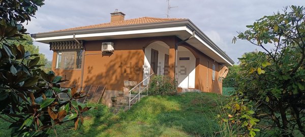 casa indipendente in vendita a Marnate