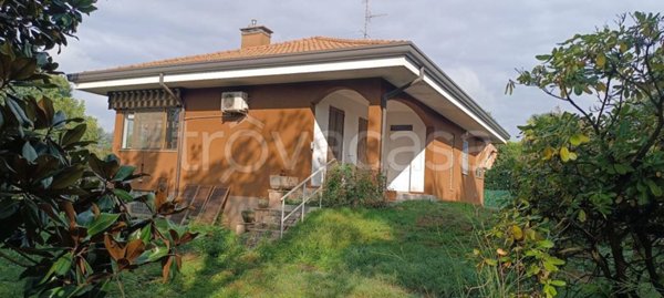 casa indipendente in vendita a Marnate