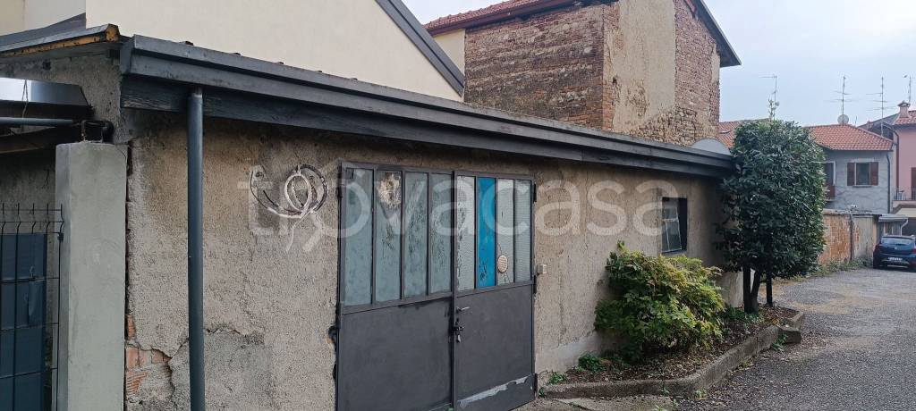 locale di sgombero in vendita a Marnate