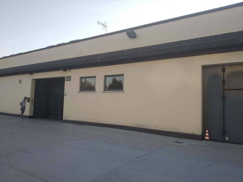 capannone in vendita a Marnate