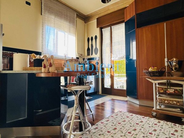 casa indipendente in vendita a Marnate