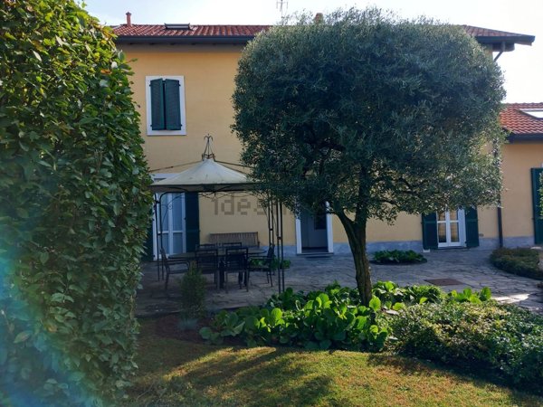 casa indipendente in vendita a Marnate