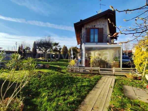 casa indipendente in vendita a Marnate