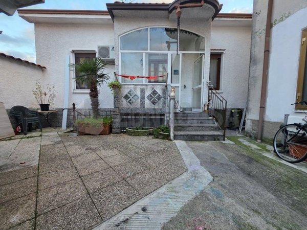 appartamento in vendita a Marnate in zona Nizzolina