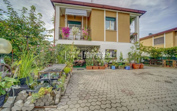 casa indipendente in vendita a Marnate