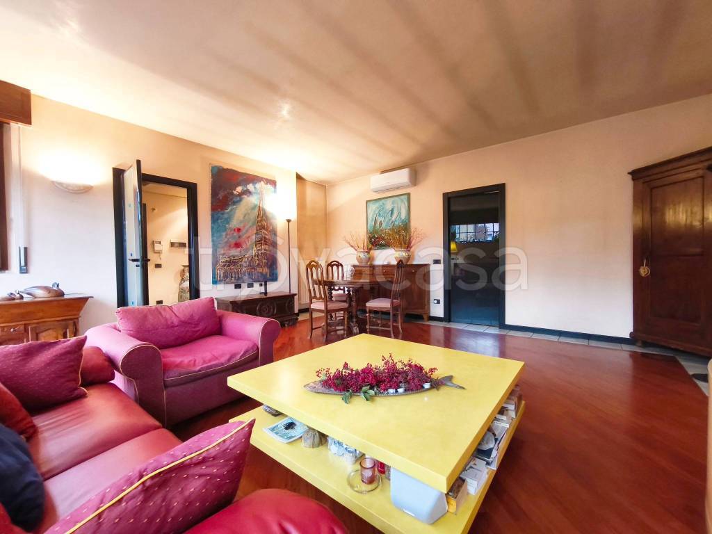 casa indipendente in vendita a Marnate