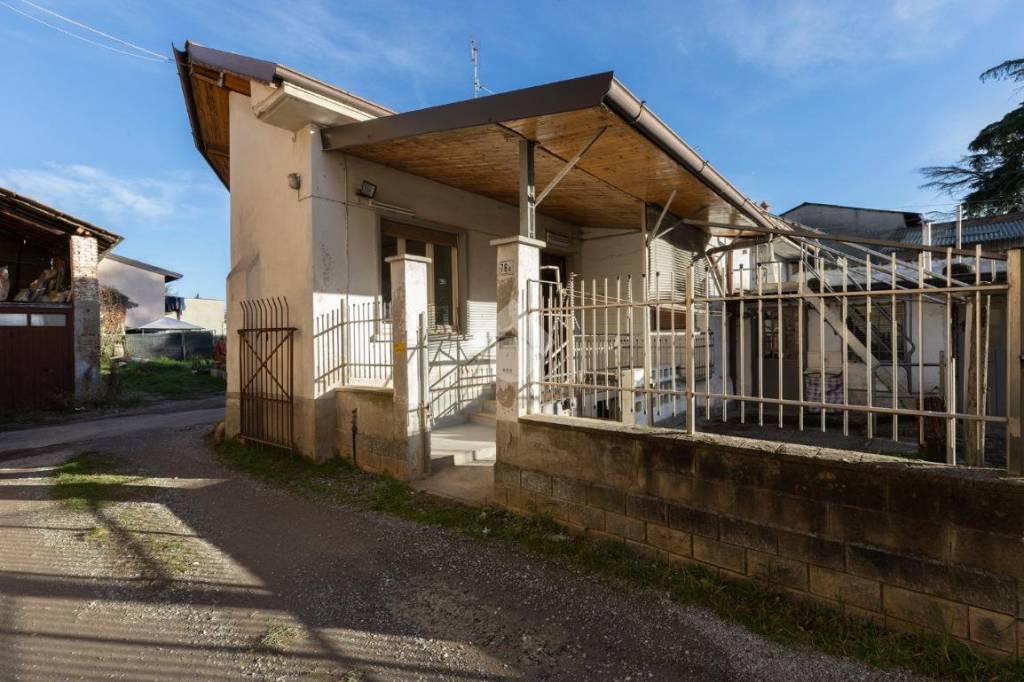 appartamento in vendita a Marnate in zona Nizzolina