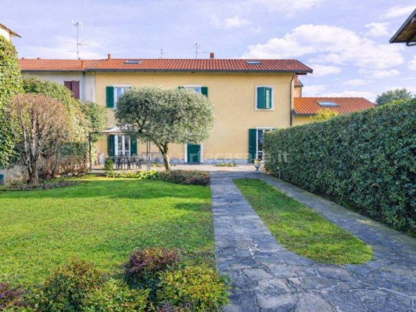 casa indipendente in vendita a Marnate