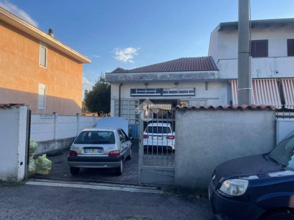 locale commerciale in vendita a Marnate